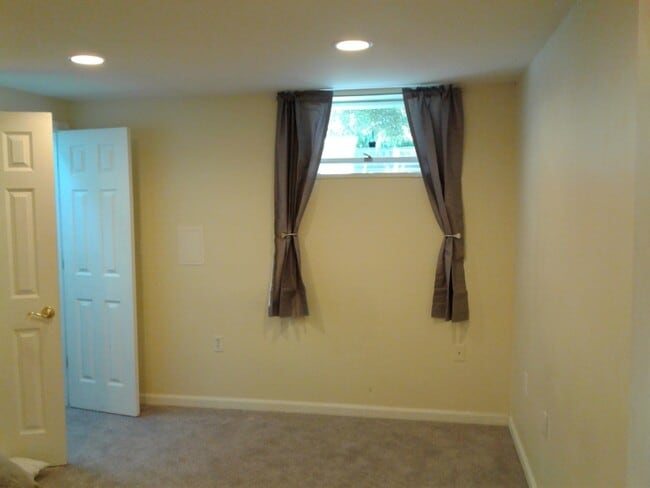 6214 E Hemlock Dr in Eldersburg, MD - Building Photo - Building Photo