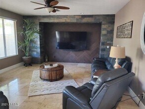14345 W Caribbean Ln in Surprise, AZ - Foto de edificio - Building Photo