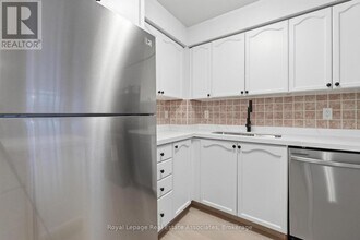 3880 Duke of York Blvd in Mississauga, ON - Building Photo - Building Photo