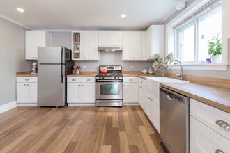 82 Gladstone St, Unit 1 in Boston, MA - Building Photo - Building Photo