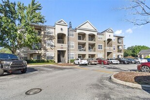 8112 Claire Ann Dr, Unit 207 in Orlando, FL - Building Photo