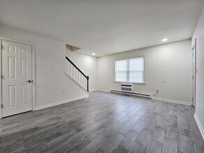 104 Bradford Dr in Leola, PA - Foto de edificio - Building Photo