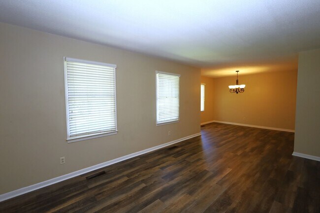 1102 Kimberly Dr in Valdosta, GA - Building Photo - Building Photo