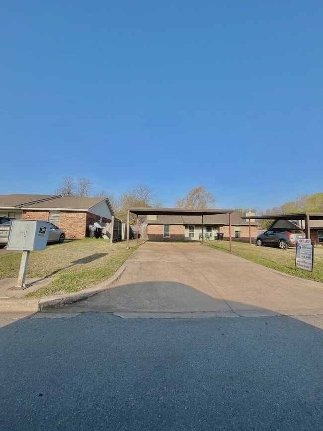 property at 1008 Acacia Cir