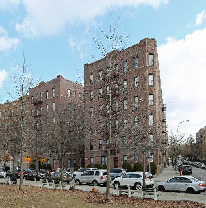 375 E Mosholu Pky N in Bronx, NY - Foto de edificio