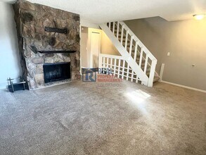 392 W Rockrimmon Blvd in Colorado Springs, CO - Foto de edificio - Building Photo