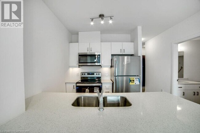 1936 Rymal Rd E in Hamilton, ON - Building Photo - Building Photo