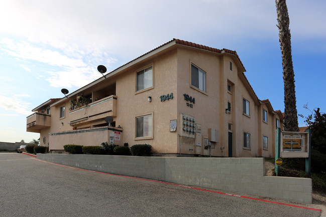 Cedar West Regency Apartments in Vista, CA - Building Photo - Building Photo