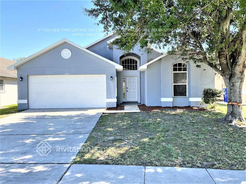 2102 Flintlock Blvd in Kissimmee, FL - Foto de edificio