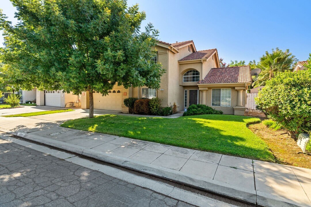 1937 E Lester Ave in Fresno, CA - Building Photo