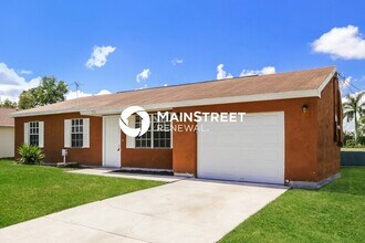 2250 SE Baron St in Fort Pierce, FL - Building Photo - Building Photo