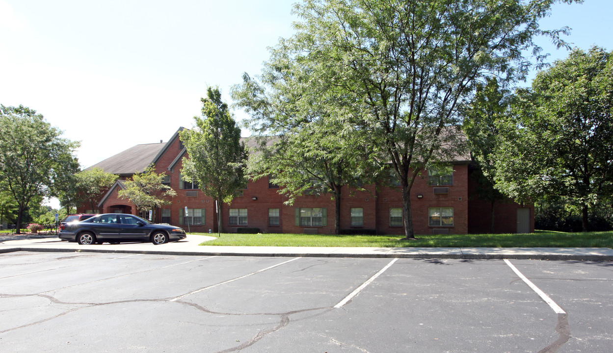 Woodridge Place in Columbus, OH - Building Photo