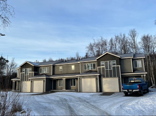 3695 W Autumn Crst Cir-Unit -#4 in Wasilla, AK - Building Photo - Building Photo