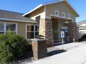 6405 Chapel Hill Blvd in Pasco, WA - Building Photo - Building Photo