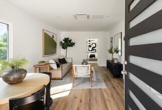 6527 W 85th St in Los Angeles, CA - Building Photo - Building Photo