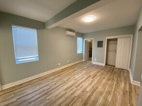 301 S Conkling St, Unit 2nd Floor in Baltimore, MD - Building Photo - Building Photo