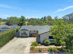 8151 Beaver Lake Dr in San Diego, CA - Building Photo - Building Photo
