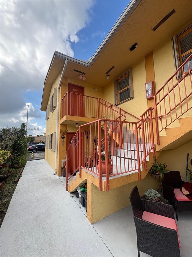 231 E 7th St in Hialeah, FL - Building Photo - Building Photo