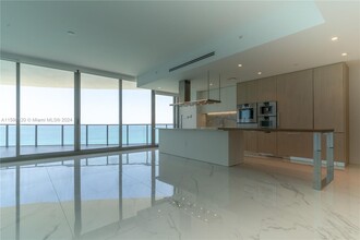 15701 Collins Ave, Unit 1002 in North Miami Beach, FL - Building Photo - Building Photo