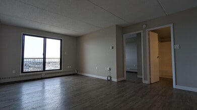 International Mountainview Apartments in Calgary, AB - Building Photo - Building Photo