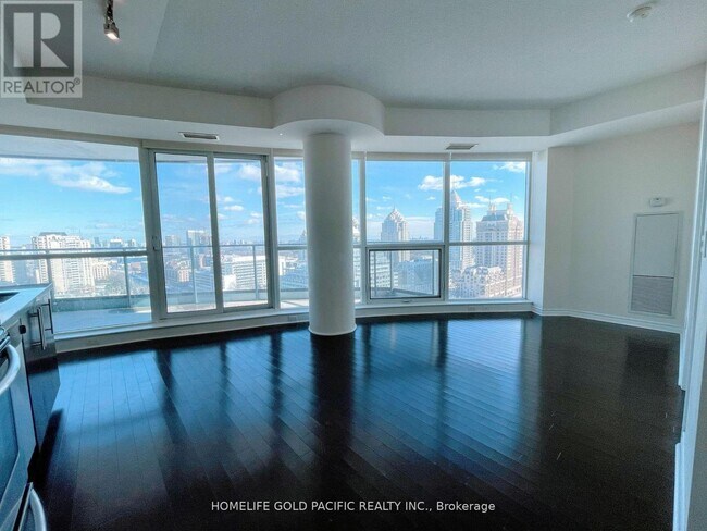 2885 Bayview Ave in Toronto, ON - Building Photo - Building Photo