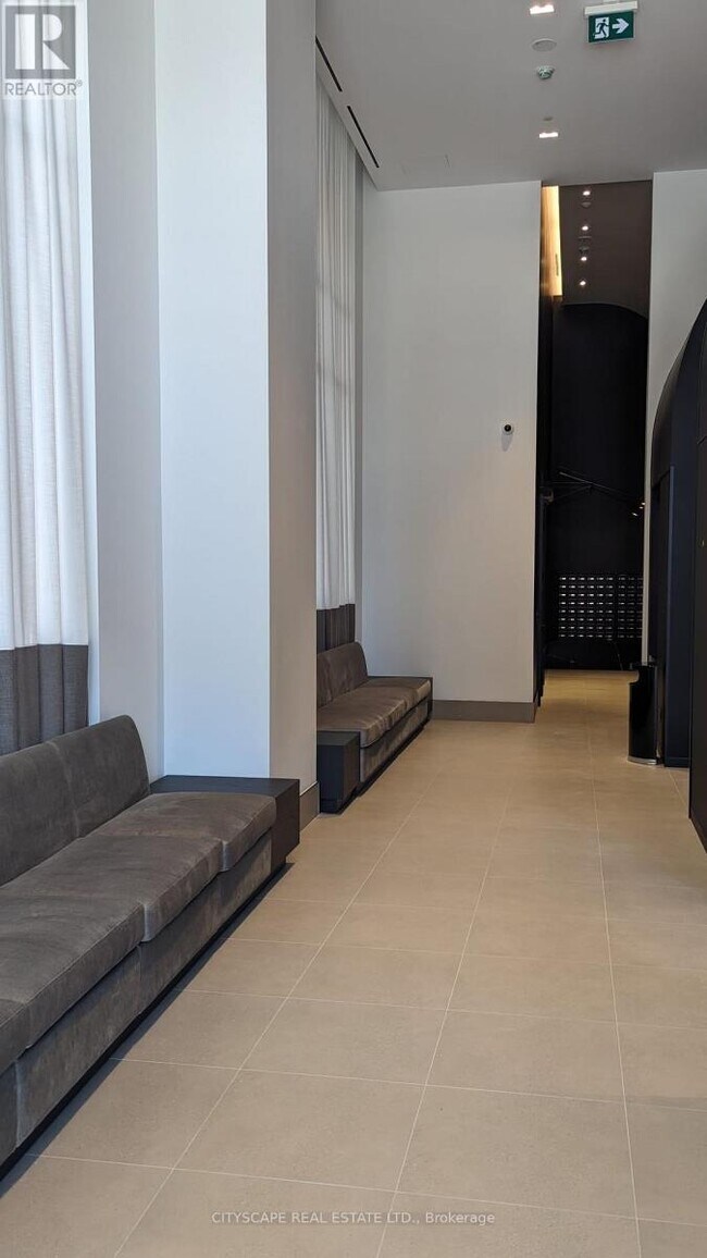 285 Dufferin St in Toronto, ON - Building Photo - Building Photo