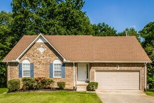 1052 Blue Mountain Ln in Nashville, TN - Building Photo