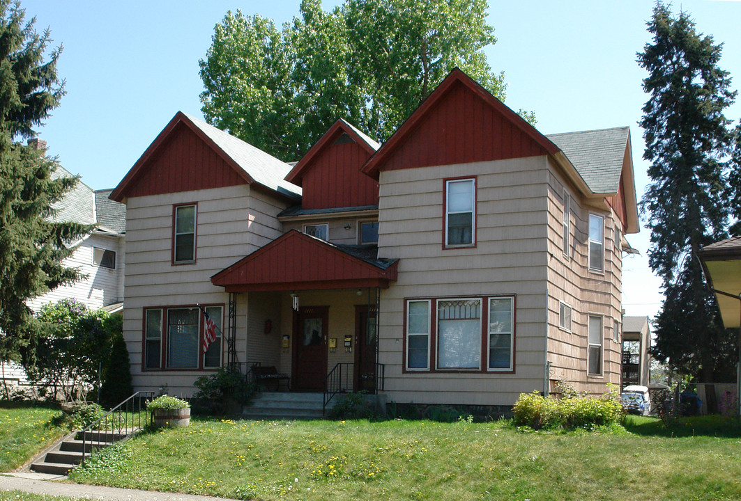 1111 W Sharp Ave in Spokane, WA - Foto de edificio