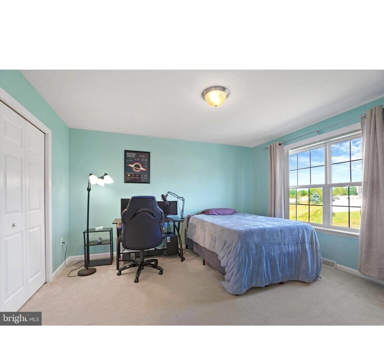 2623 Brownstone Dr, Unit 2623 in Dover, PA - Building Photo