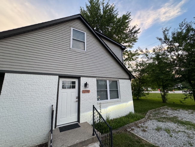1286 Stonegate Rd in Greenwood, IN - Building Photo - Building Photo