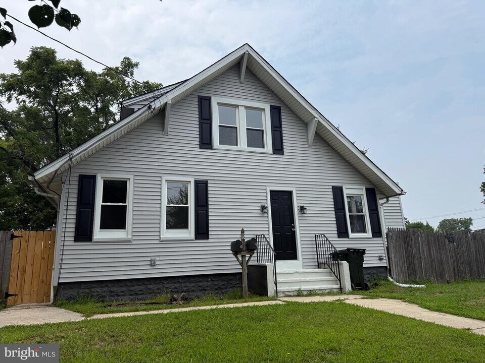 5 S 5th St in National Park, NJ - Foto de edificio