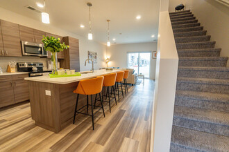 EVO Townhomes & Apartments in Elkhorn, NE - Foto de edificio - Building Photo