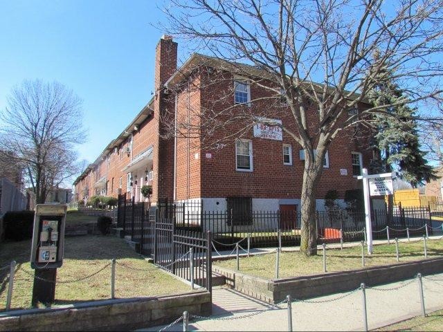 77 Terrace Ave in Hempstead, NY - Building Photo