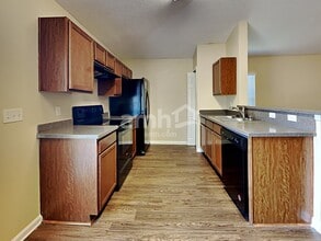 5723 Village Pond Cir in Jacksonville, FL - Foto de edificio - Building Photo