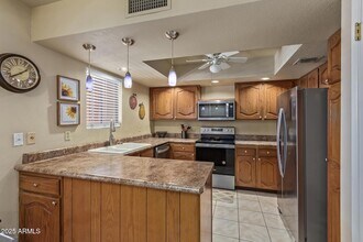 4303 E Cactus Rd, Unit 202 in Phoenix, AZ - Building Photo - Building Photo