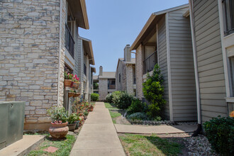 The Meadows in Austin, TX - Building Photo - Building Photo