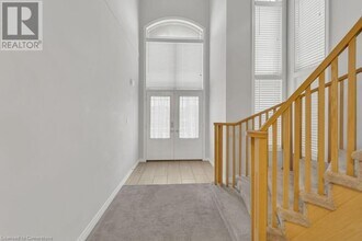 8 Dolomiti Ct in Hamilton, ON - Building Photo - Building Photo