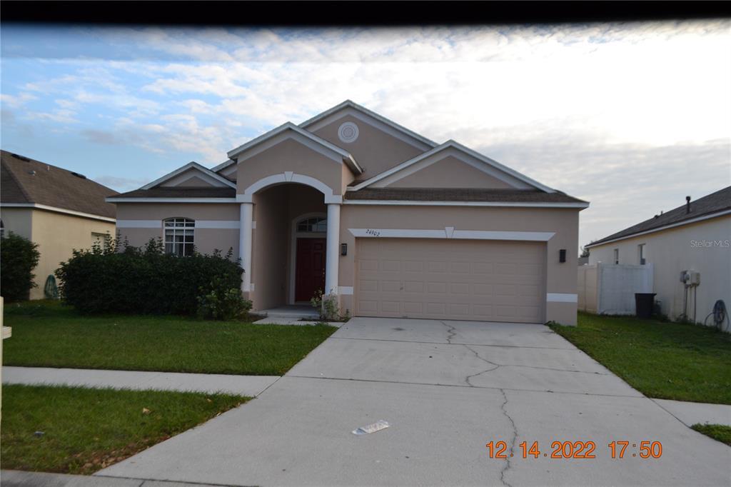 24902 Vintage Ct in Lutz, FL - Foto de edificio