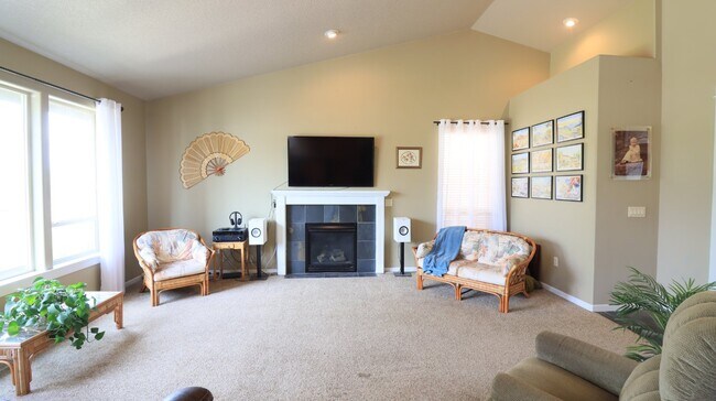 2143 NW Sterling Ave in Redmond, OR - Building Photo - Building Photo