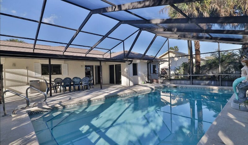 55 Bay Harbour Dr in Ponce Inlet, FL - Foto de edificio