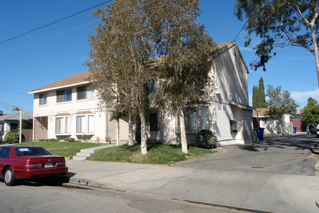 11913 Runnymede St in North Hollywood, CA - Building Photo - Building Photo