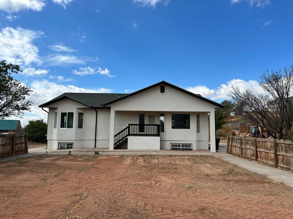 245 Willow St in Colorado City, AZ - Building Photo