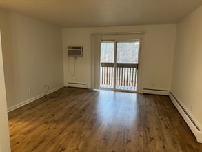 580 N Main St in Almont, MI - Building Photo - Building Photo