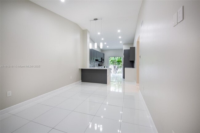 6990 NW 179th St in Hialeah, FL - Building Photo - Building Photo