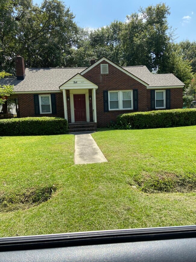 property at 1217 Hollywood Dr