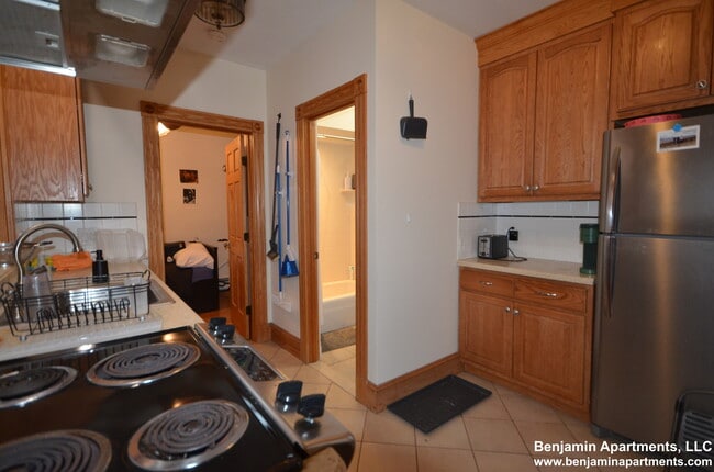 16 S Russell St, Unit 2 in Boston, MA - Building Photo - Building Photo