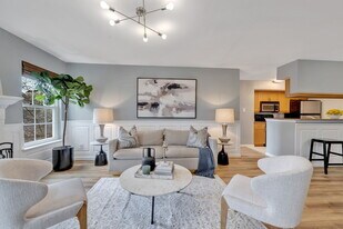 3309 Wyndham Cir, Unit 3185 in Alexandria, VA - Building Photo