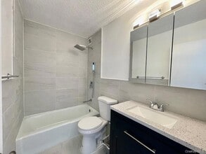 15038 Union Tpke, Unit 10H in Queens, NY - Building Photo - Building Photo