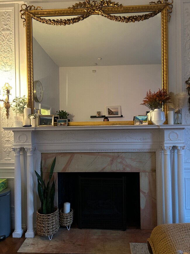 447 Beacon St, Unit 12 in Boston, MA - Building Photo - Building Photo
