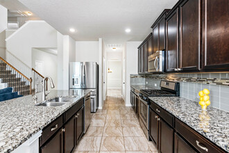 9870 Mulhouse Dr in Schertz, TX - Foto de edificio - Building Photo
